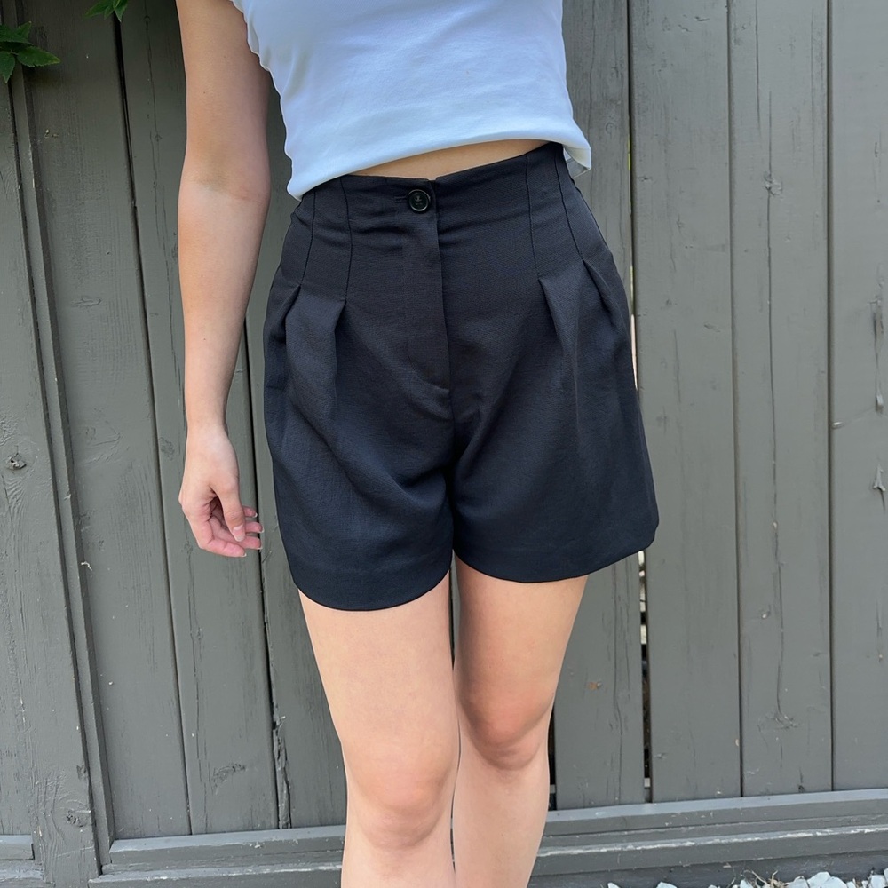 aritzia wilfred high waist pleated dress shorts